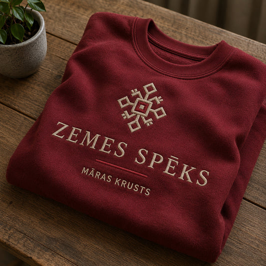 Bordo salocīts džemperis ar “Zemes spēks” izšuvumu plašākā plakanā izkārtojuma kopskatā